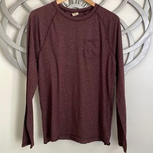 Hollister Men’s crew neck long sleeve tee.